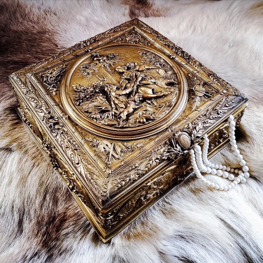 French 19th Century Renaissance ‘Courtship Box’